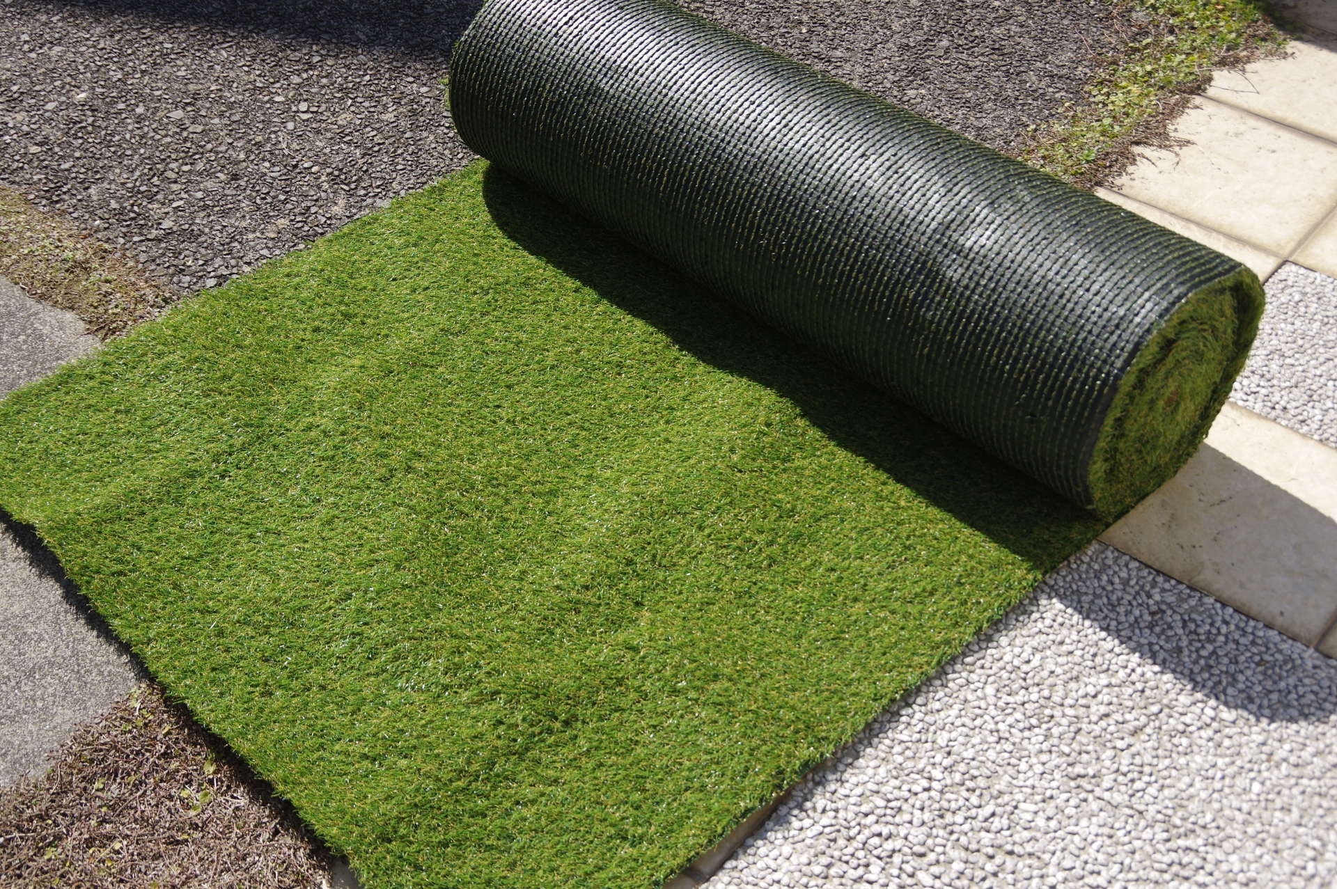 人工芝のデメリットは?購入前に知っておきたいとや注意点を紹介